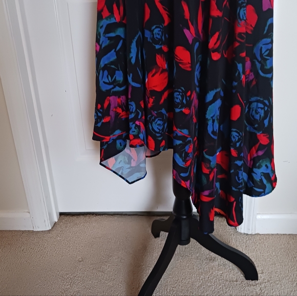 Hunter Bell Asymmetrical  Handkerchief Hem Floral Midi Dress - Picture 7 of 15